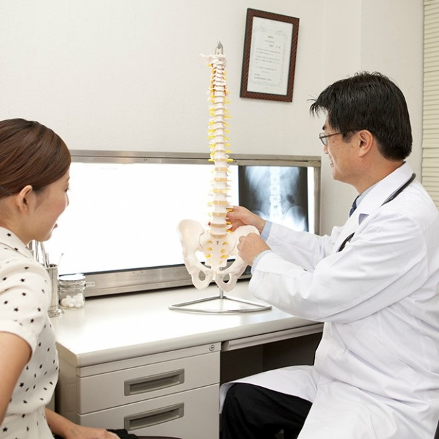 病院での脊柱管狭窄症の説明